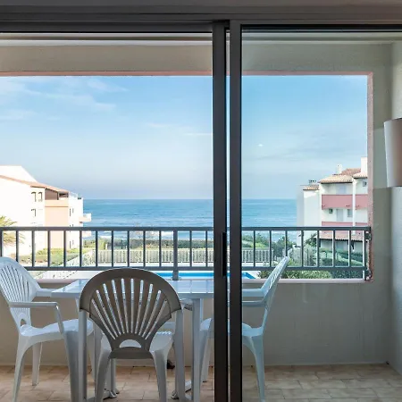 アパート Studio For 4